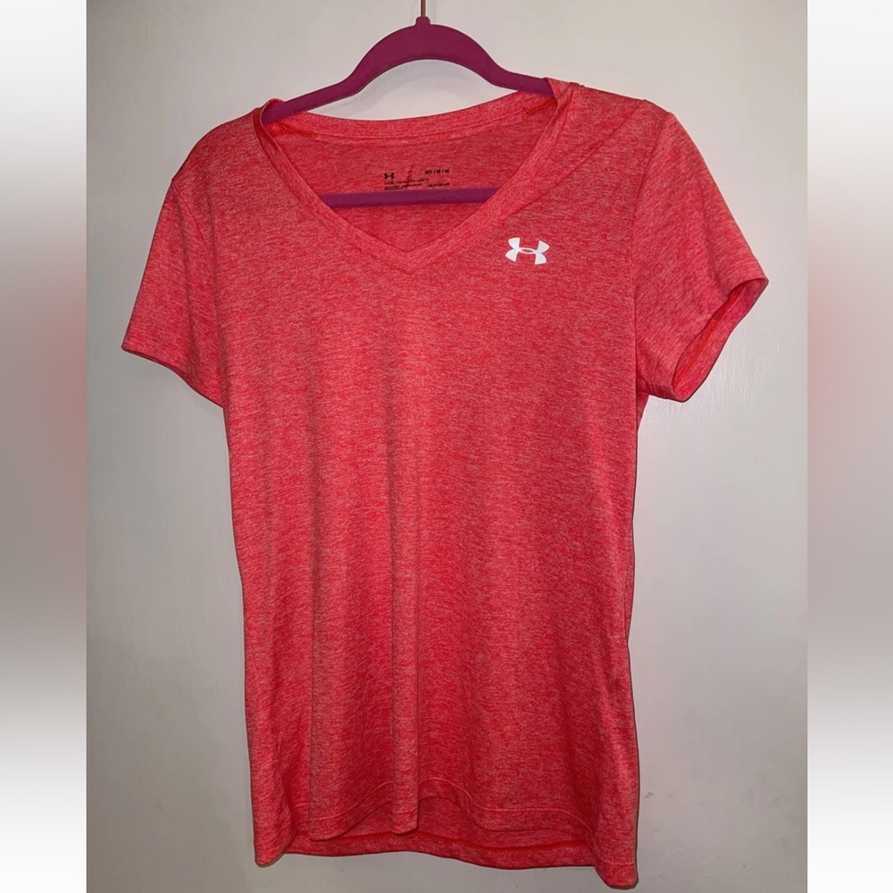 Under Armour Heat Gear Loose Sz M Womens Short Sleeve V-Neck T Shirt Top Pink